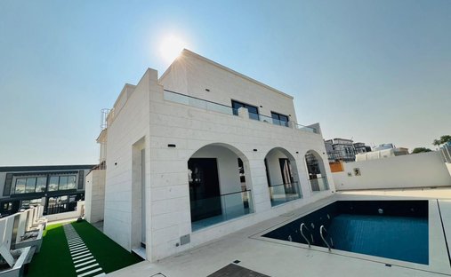Villa in Dubai, Dubai, United Arab Emirates 1