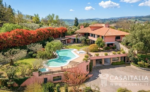 Villa in Todi, Umbria, Italy 1