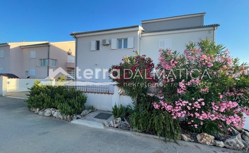 Haus in Vodice, Gespanschaft Šibenik-Knin, Kroatien 1