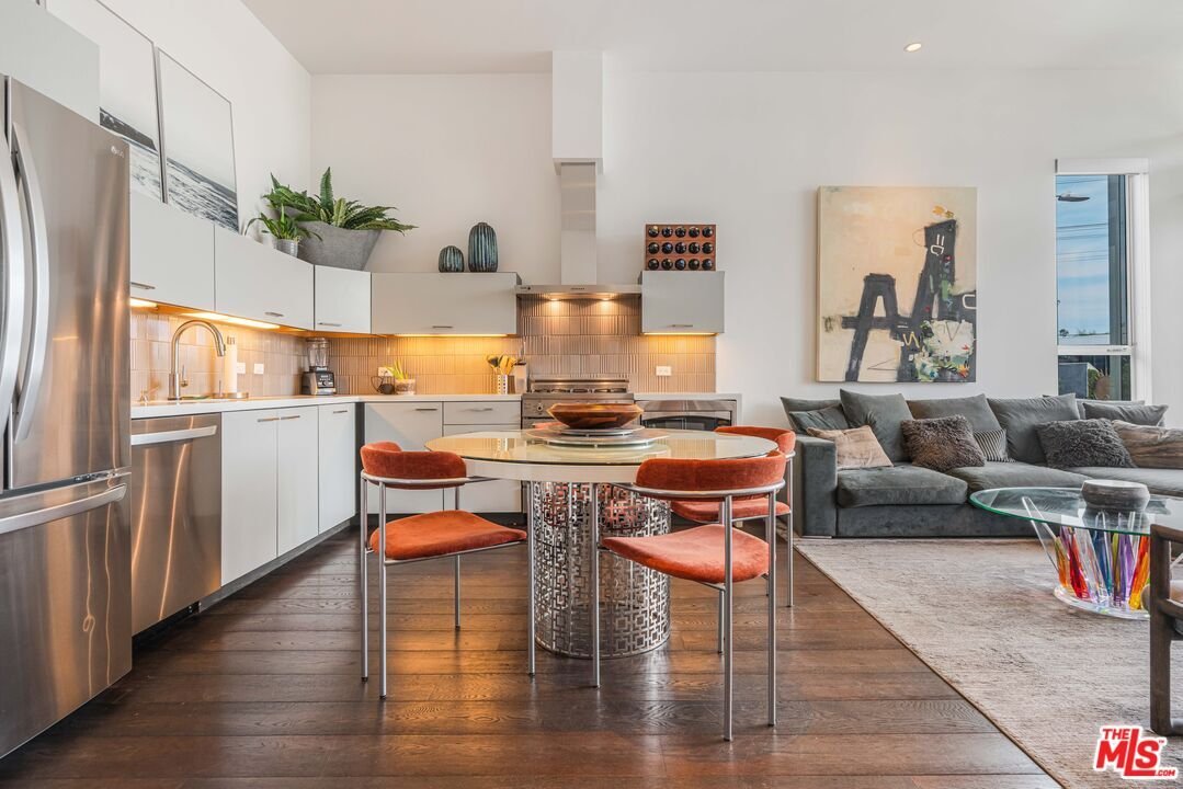 Condo in Los Angeles, California, United States 3 - 17617055