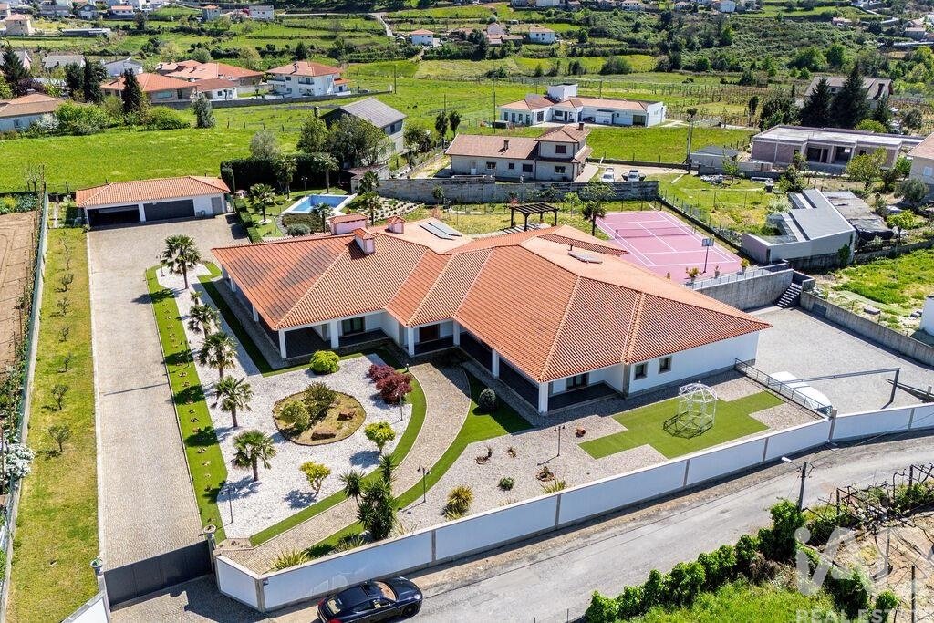 Townhouse in Figueiro (Santiago e Santa Cristina), Porto District, Portugal 2 - 17617082