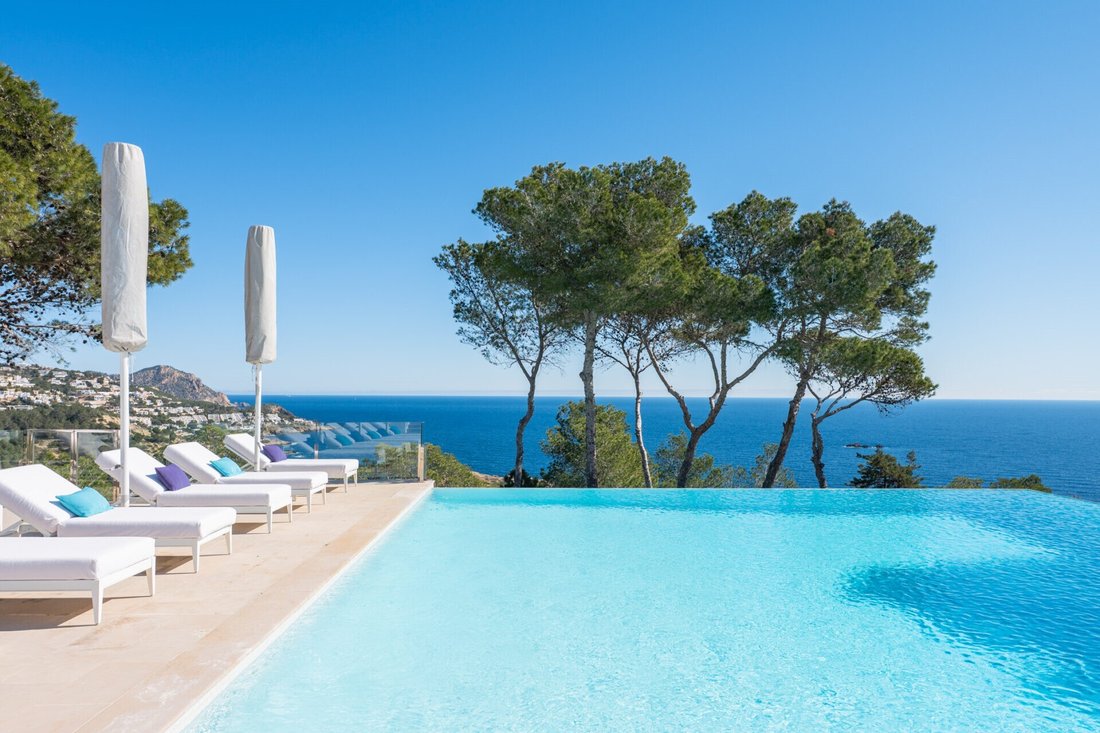 Villa in Cap Martinet, Santa Eularia des Riu, Balearic Islands 2 - 17617738