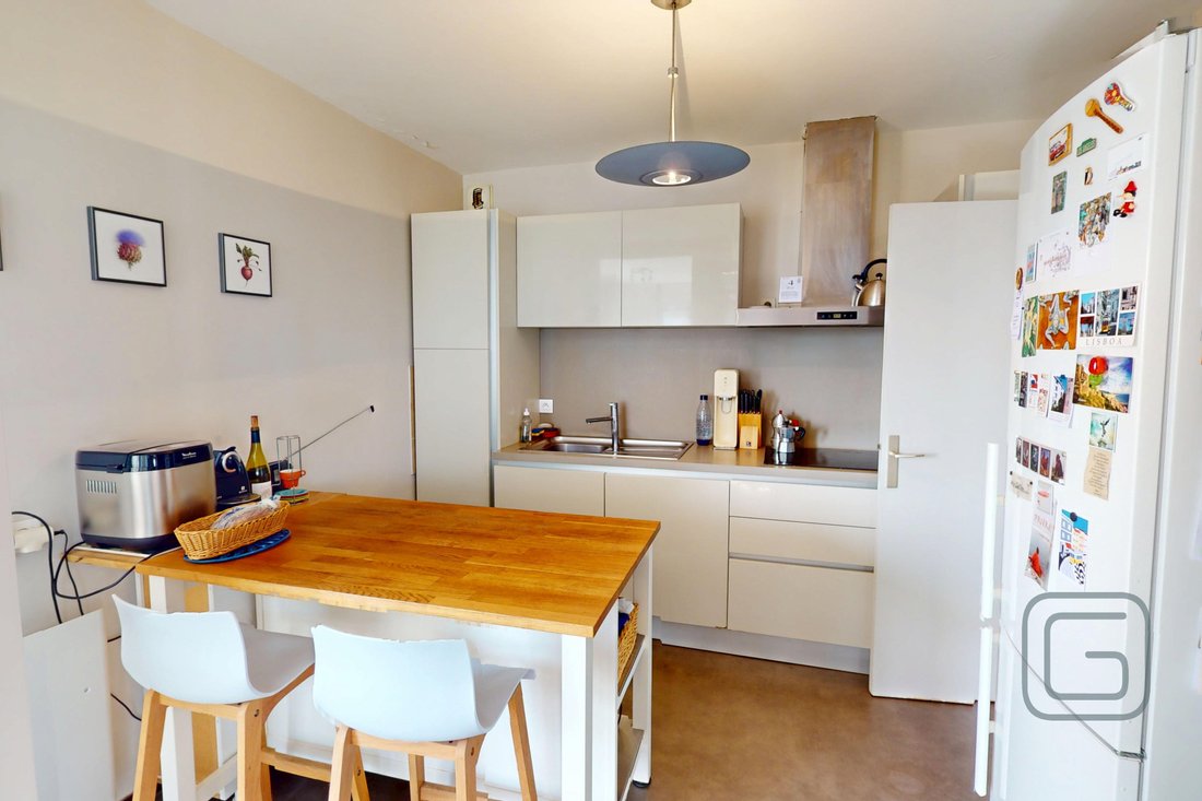 Apartment in Champvert-Point du Jour-Saint Irénée, Lyon 5e Arrondissement, Lyon 5 - 17411965