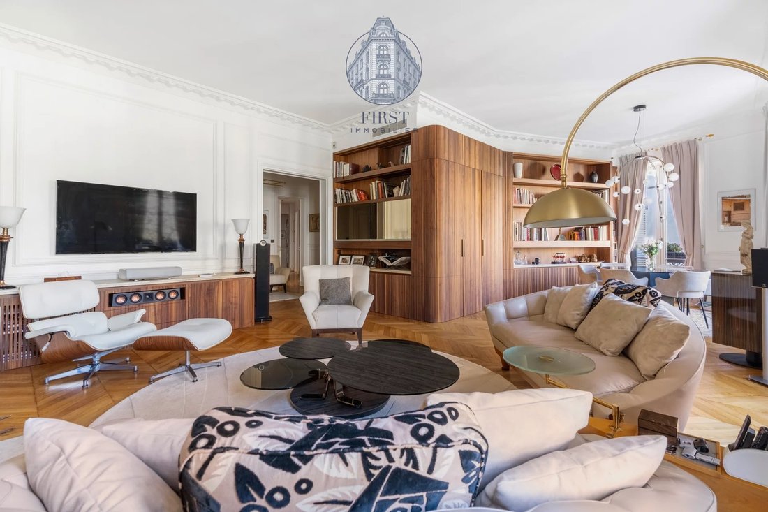 Apartment in Paris, Île-de-France, France 4 - 17618512