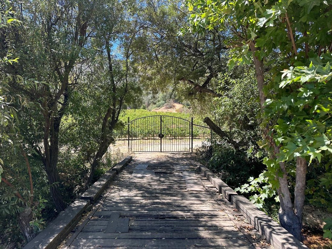 Townhouse in Hollister, California, United States 1 - 16695723