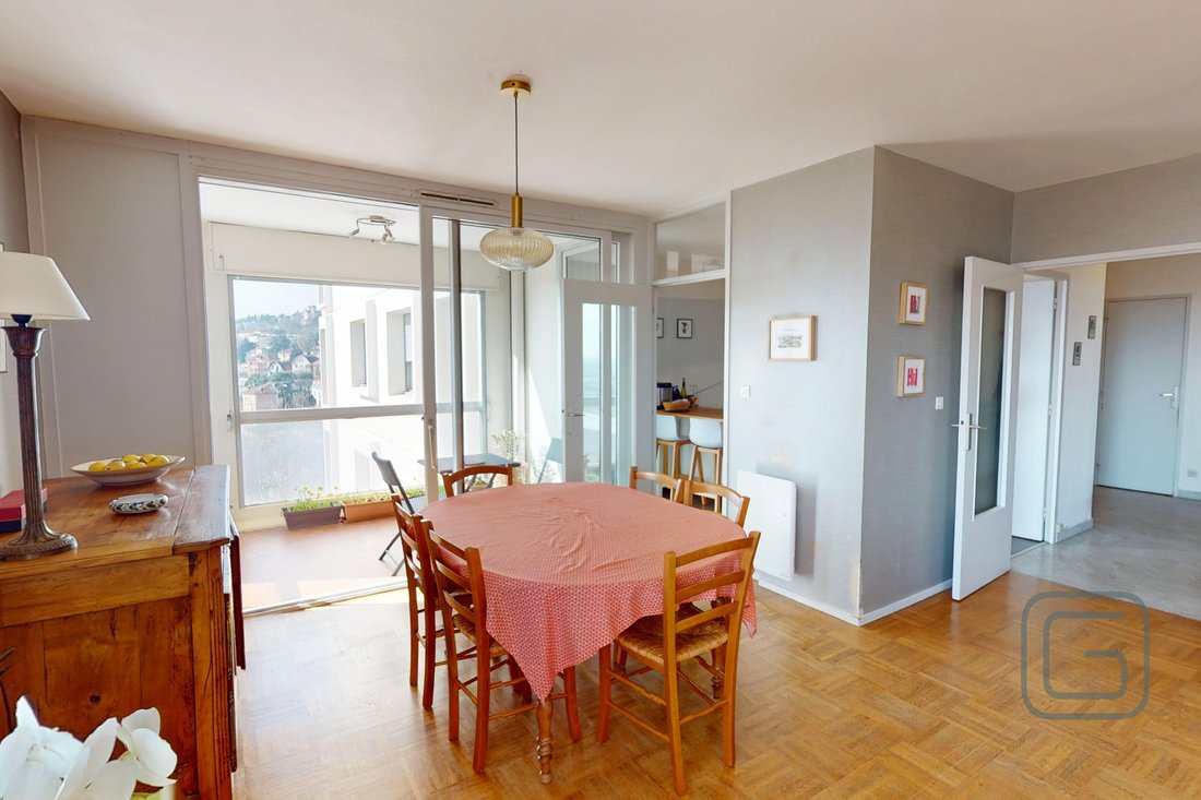 Apartment in Champvert-Point du Jour-Saint Irénée, Lyon 5e Arrondissement, Lyon 4 - 17411965