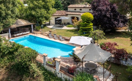Villa in Sud, La Gaude, France 1