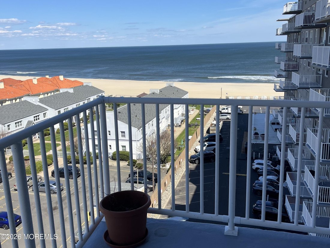 Condo in Long Branch, New Jersey, United States 1 - 17618003