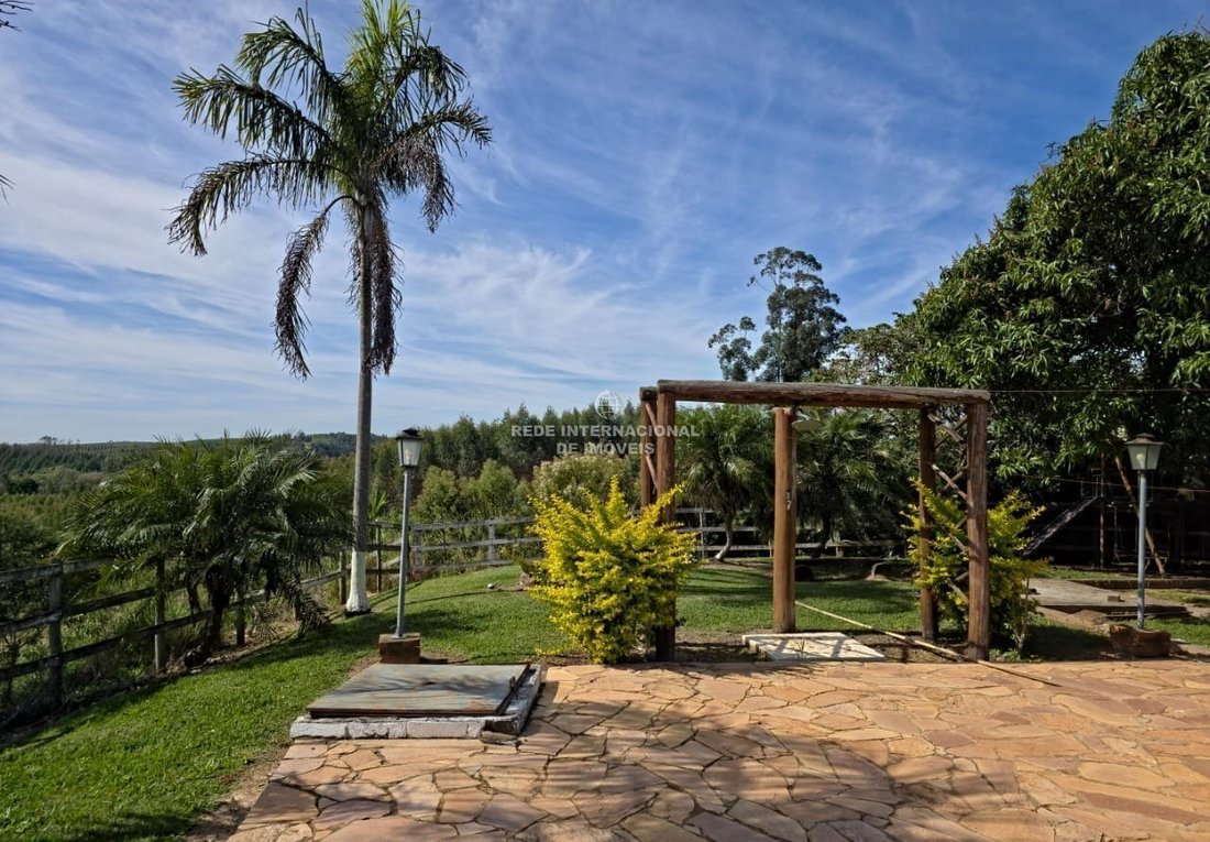 Corps de ferme à Ronco, Paraná, Brésil 3 - 17618495