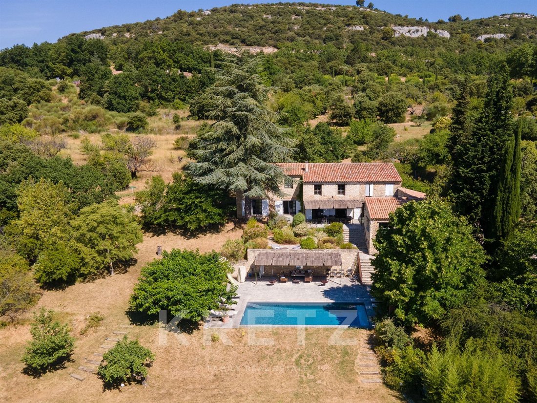 Country House in Gordes, Provence-Alpes-Côte d'Azur, France 1 - 17619464