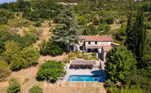 Country House in Gordes, Provence-Alpes-Côte d'Azur, France 1