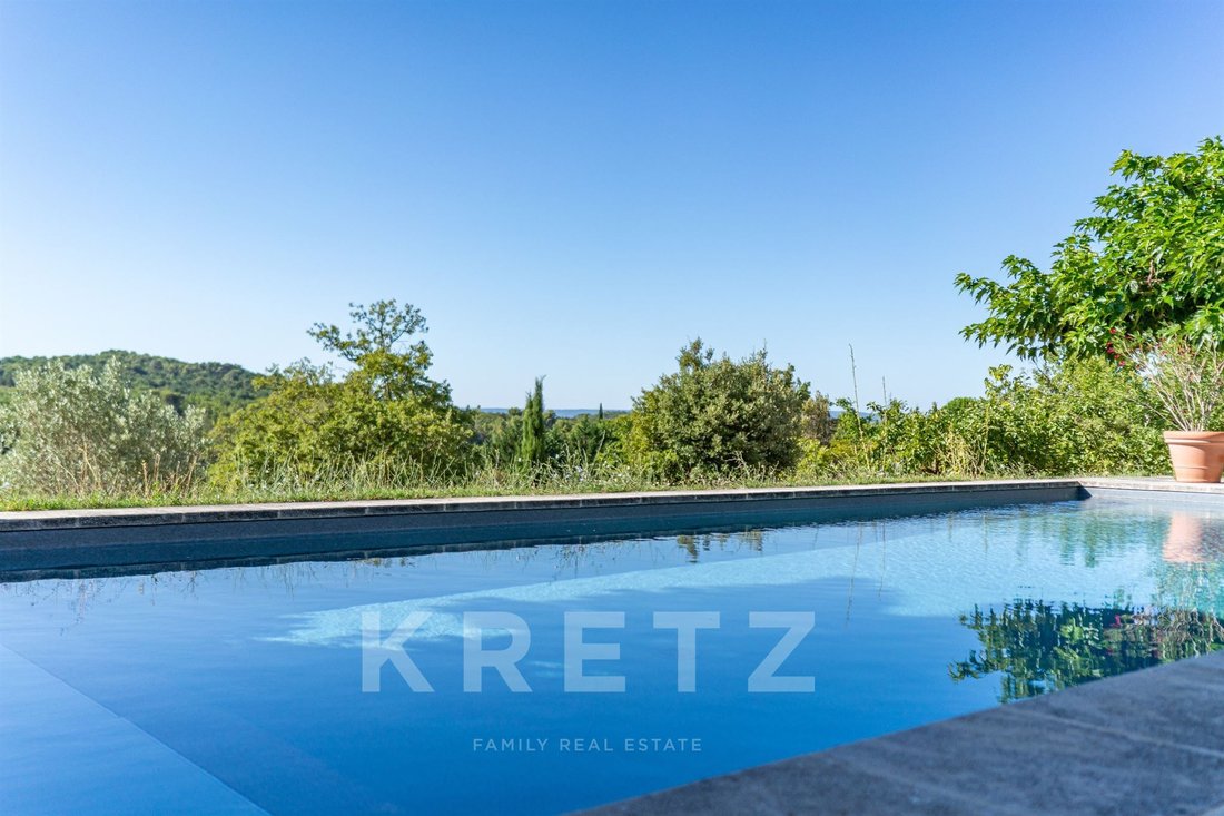 Country House in Gordes, Provence-Alpes-Côte d'Azur, France 3 - 17619464