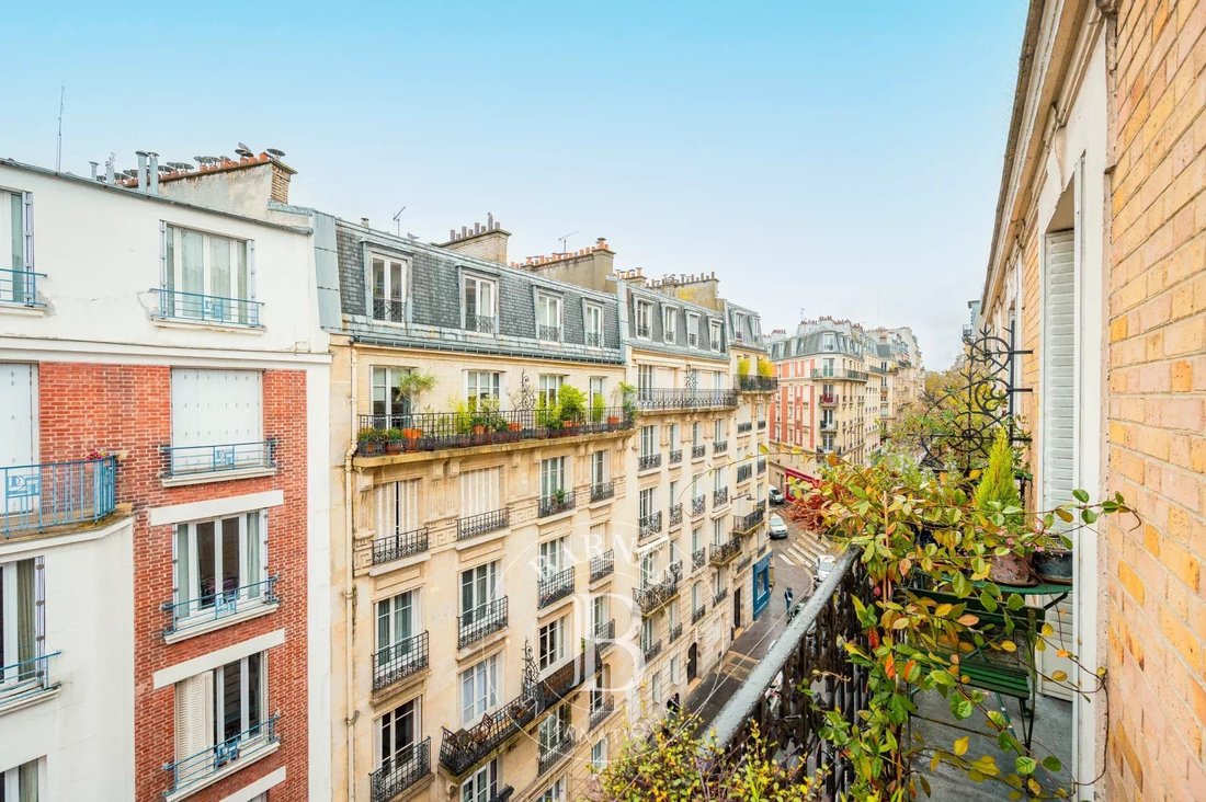 Apartment in Clignancourt-Jules Joffrin, Paris 18e Arrondissement, Paris 1 - 17618122