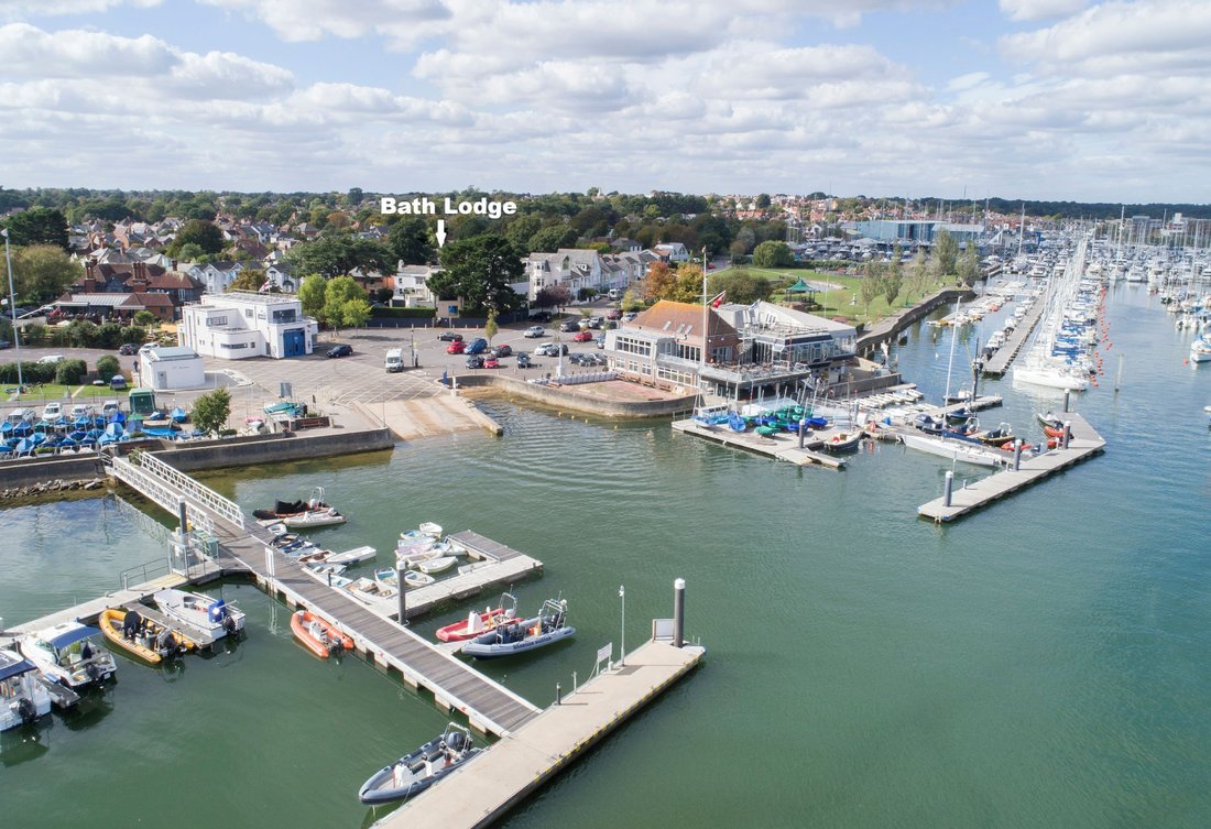 House in Lymington, England 4 - 17618215