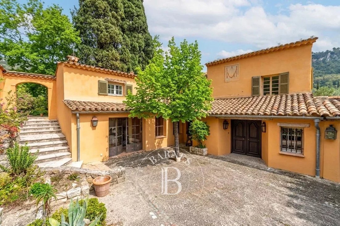 Country House in Grasse, Provence-Alpes-Côte d'Azur, France 1 - 17619779