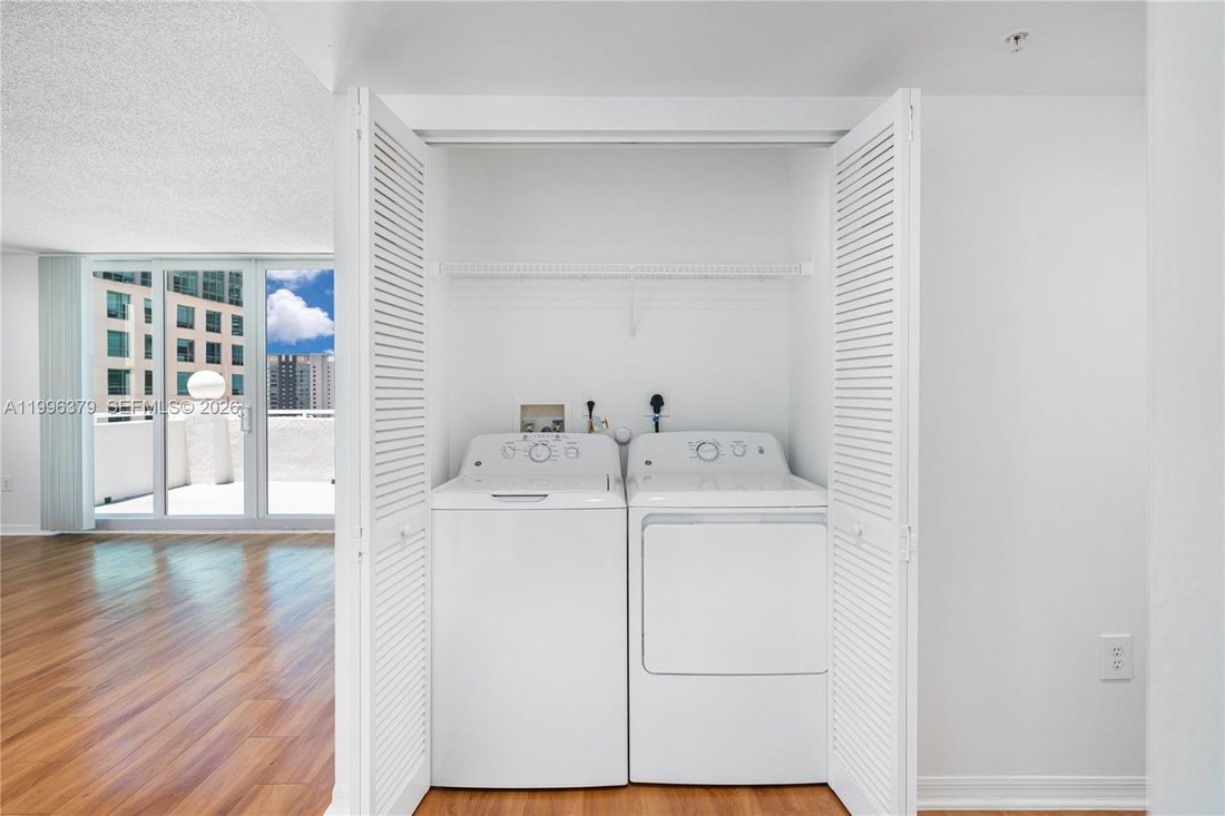 Condo in Miami, Florida, United States 5 - 17619499