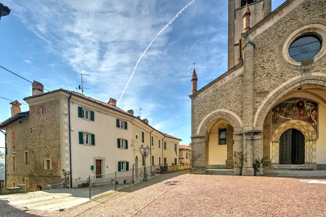 Villa in Bossolasco, Piedmont, Italy 2 - 17548403