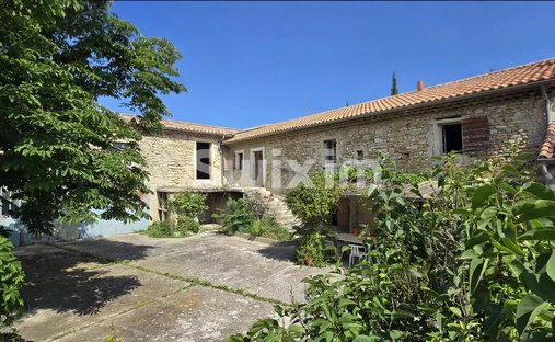 Farm Ranch in Taulignan, Auvergne-Rhône-Alpes, France 1