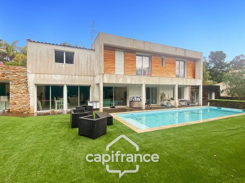 House in Carqueiranne, Provence-Alpes-Côte d'Azur, France 4 - 17619752