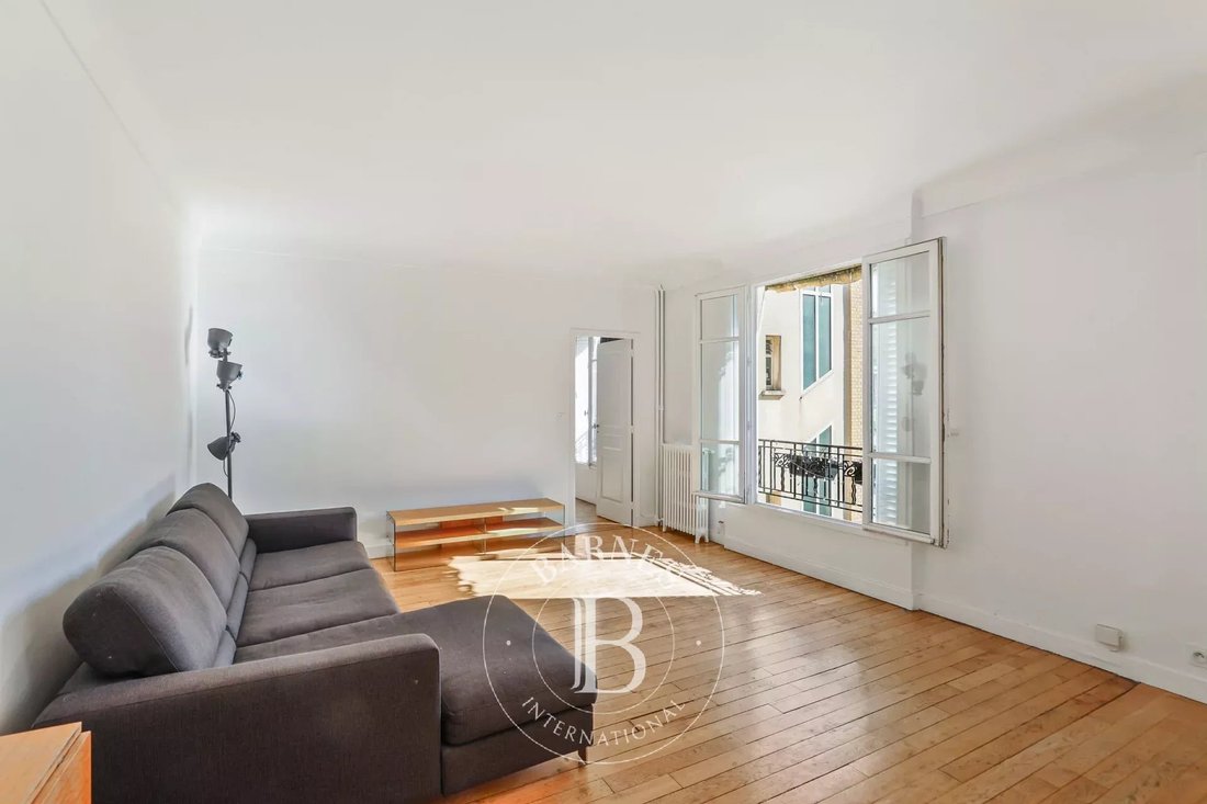 Apartment in Auteuil Sud, Paris 16e Arrondissement, Paris 4 - 17447015