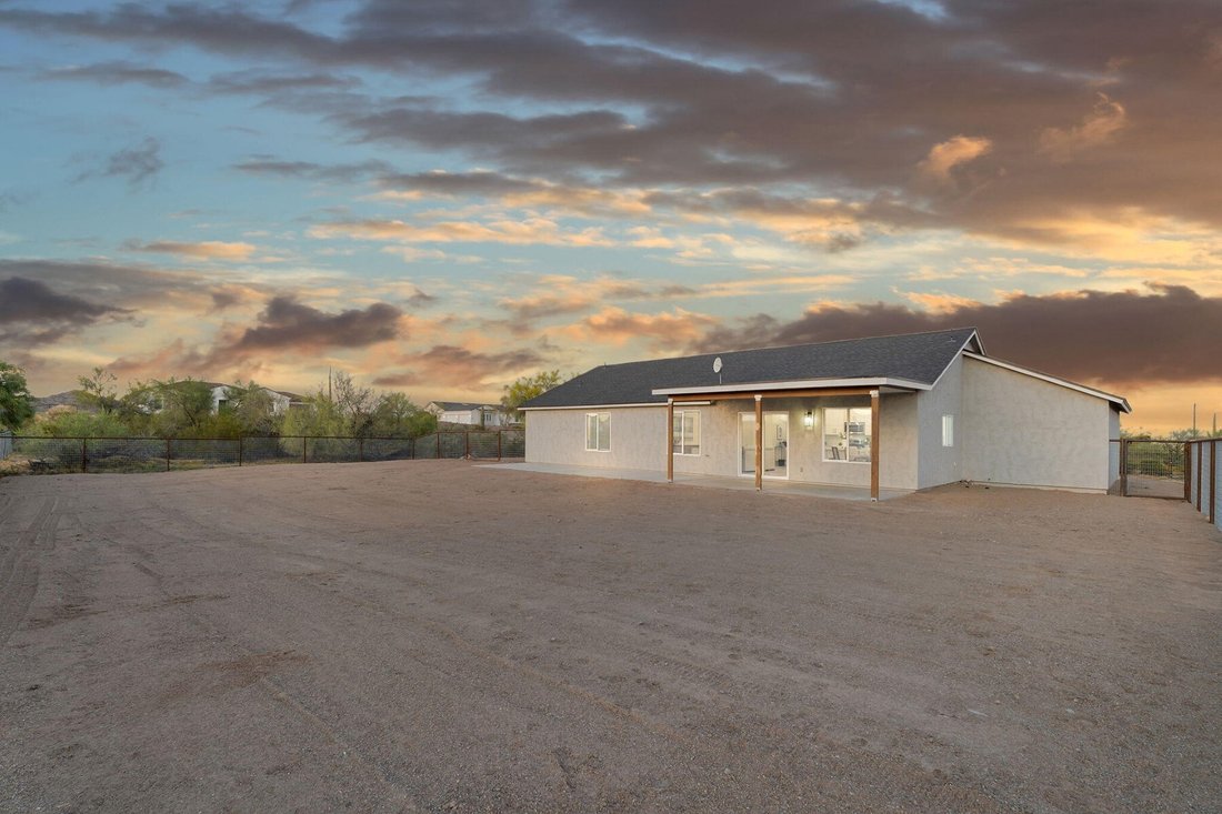 Queen Creek, Arizona, United States 5 - 17619674