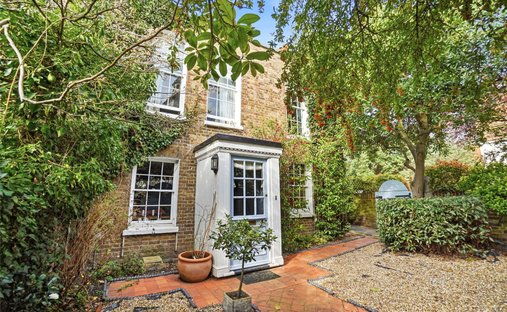 House in Hampton, Richmond Upon Thames, England 1