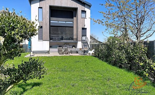 Villa a Divonne-les-Bains, Alvernia-Rodano-Alpi, Francia 1