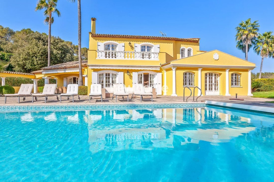 Villa in Mougins, Provence-Alpes-Côte d'Azur, France 1 - 17622876