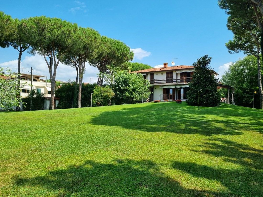 Villa in Ronchi, Massa, Italy 2 - 17621012