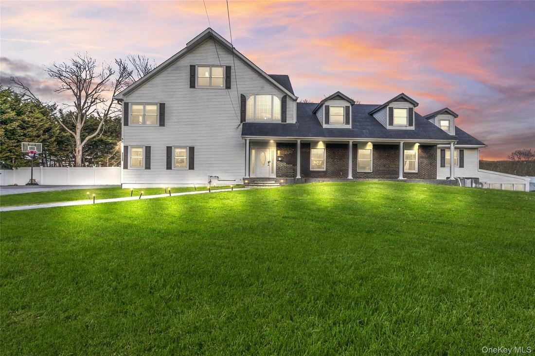 House in East Patchogue, New York, United States 2 - 17622750