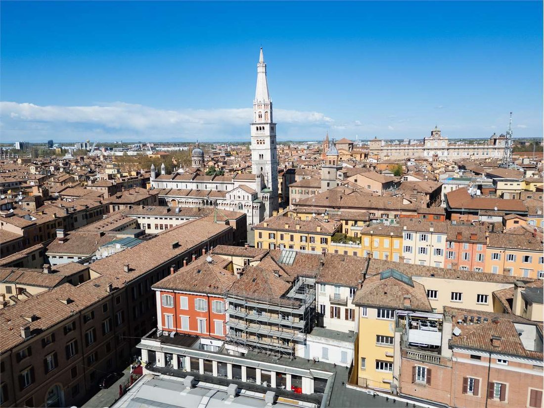 Apartment in Historic Center, Modena, Emilia-Romagna 4 - 17621235