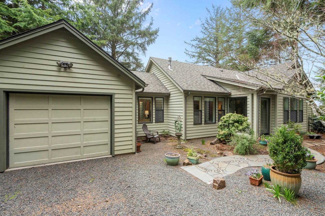 House in Lincoln City, Oregon, United States 1 - 17619835
