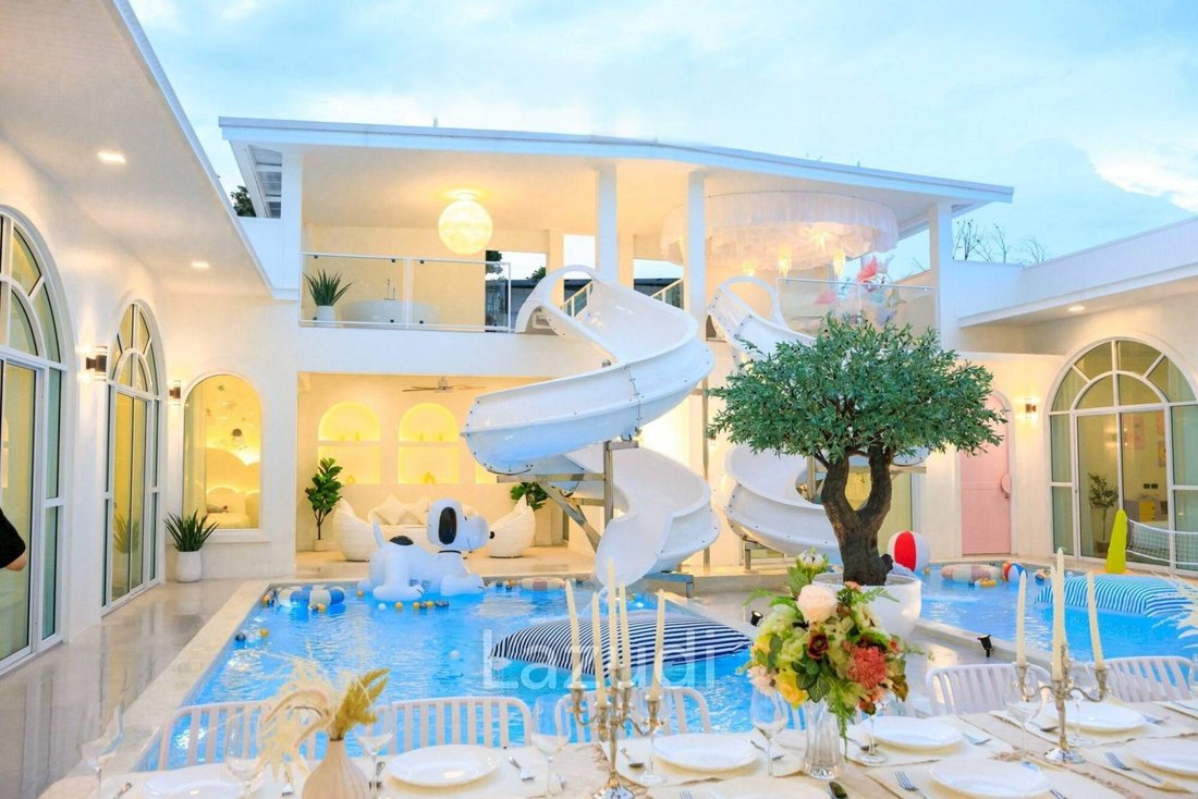 Grand Twin Pool Villa for Sale Huay Yai, Pattaya
