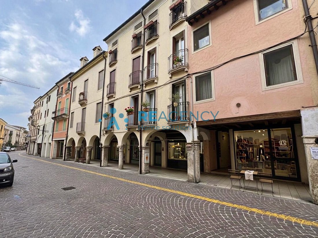Apartment in Center, Vicenza, Veneto 2 - 17622928