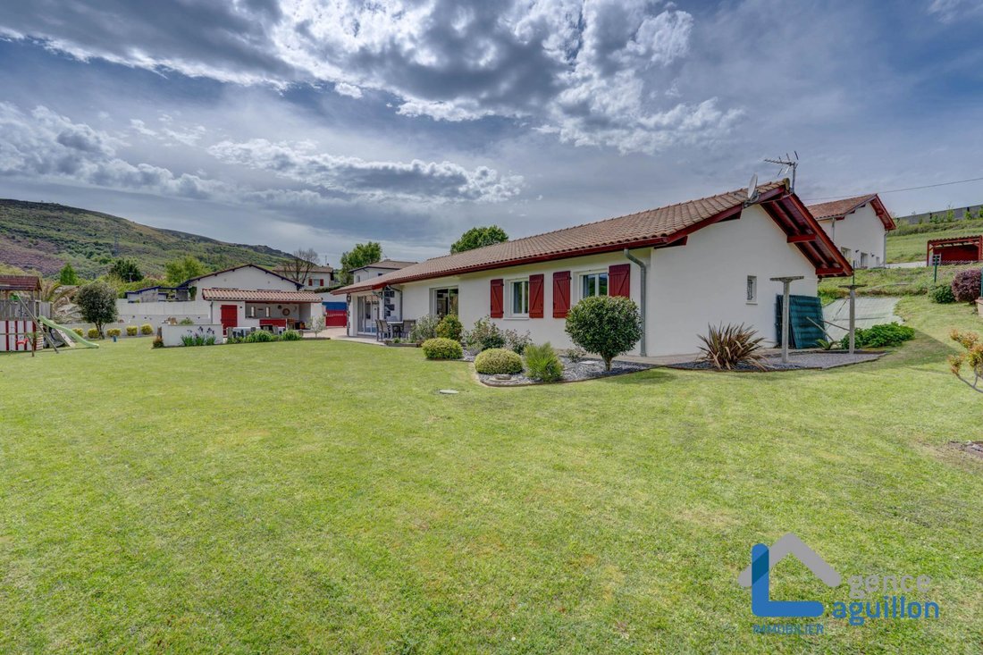 Villa in Mendi-Choko-Karrikatxar-Olhette, Urrugne, France 3 - 17622477