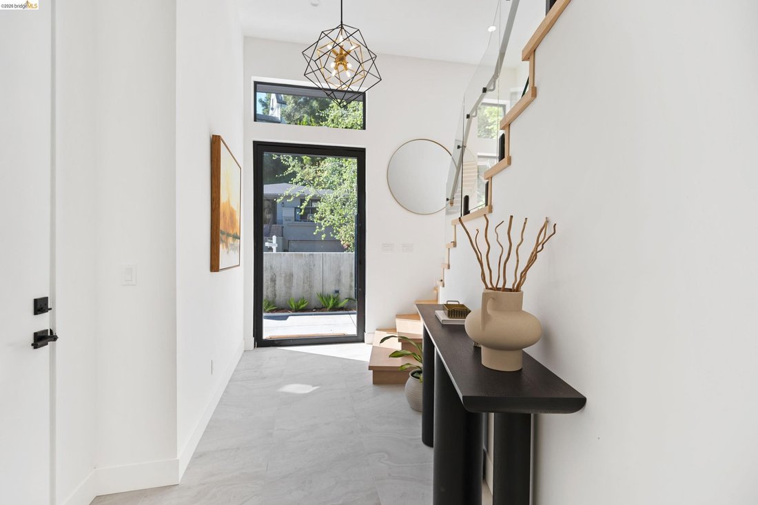 House in Oakland, California, United States 3 - 17620025