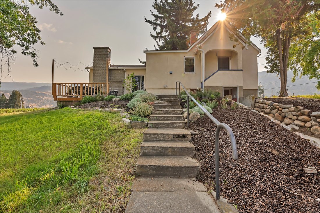 House in Penticton, British Columbia, Canada 3 - 17622652
