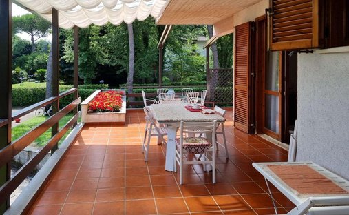 Villa à Ronchi, Massa, Italie 1