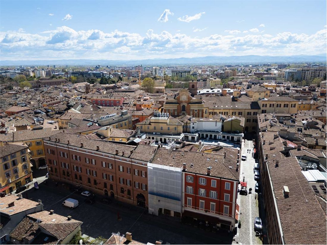 Apartment in Historic Center, Modena, Emilia-Romagna 2 - 17621235