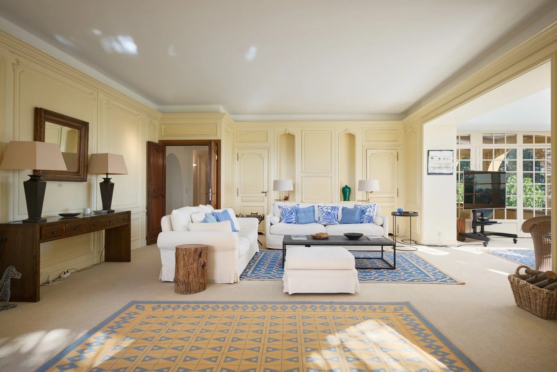 House in Mougins, Provence-Alpes-Côte d'Azur, France 4 - 17619899