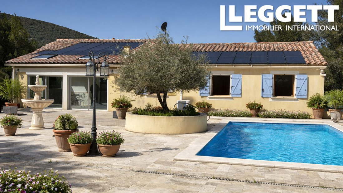 Villa in Saint-Zacharie, Provence-Alpes-Côte d'Azur, France 1 - 17622689