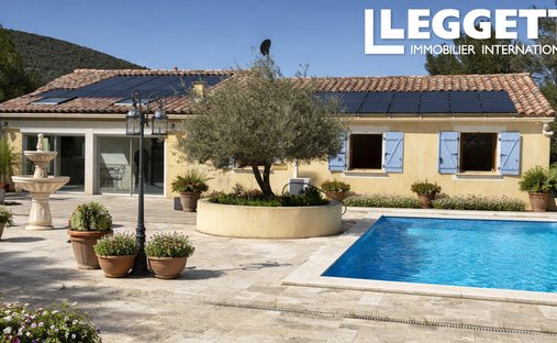 Villa in Saint-Zacharie, Provence-Alpes-Côte d'Azur, France 1