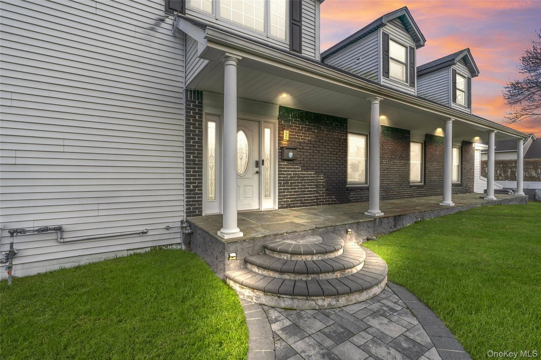 House in East Patchogue, New York, United States 1 - 17622750