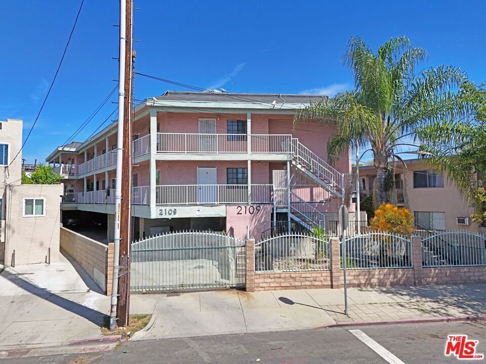 Los Angeles, California, United States 1 - 17621060