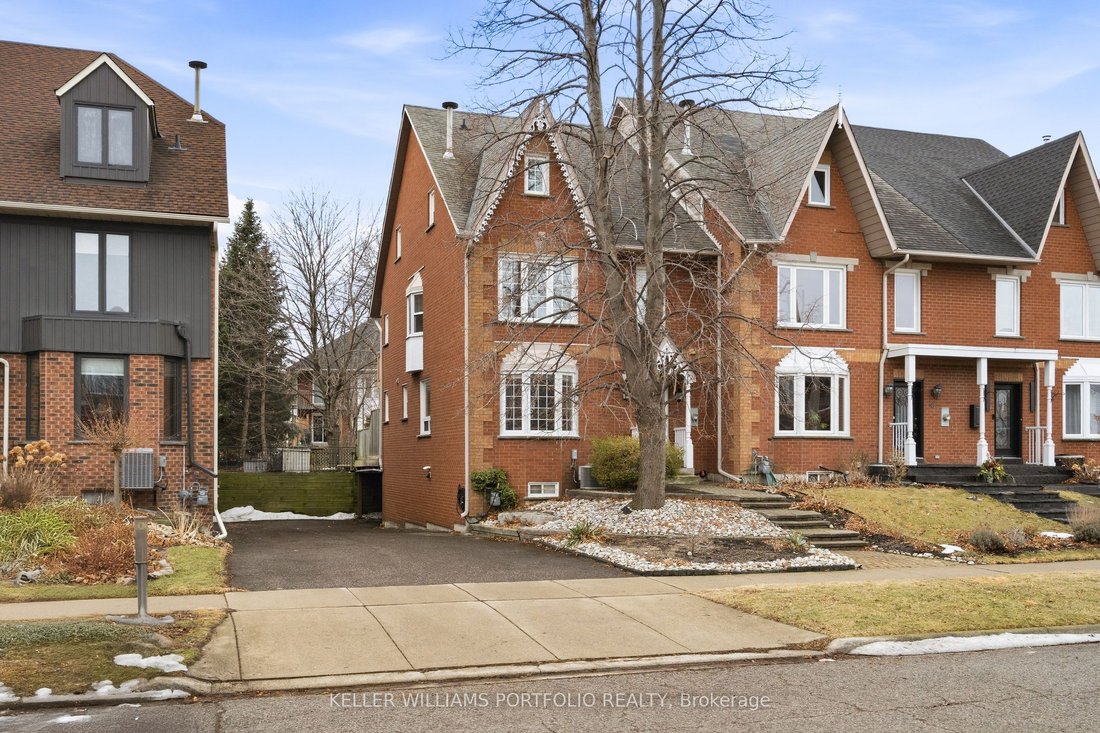 Townhouse in Hamilton, Ontario, Canada 1 - 17621140
