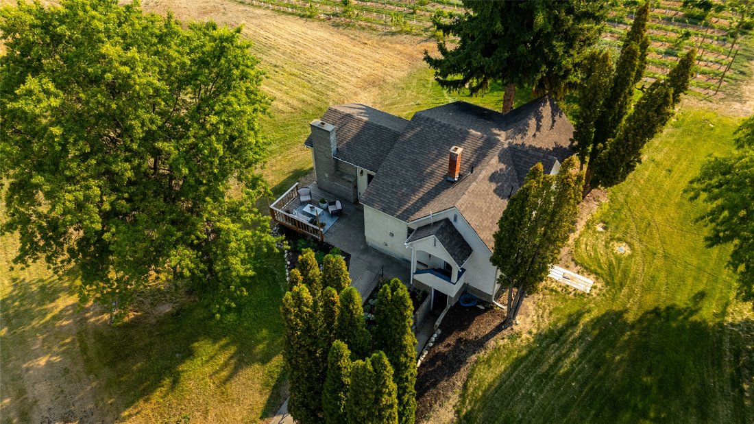 House in Penticton, British Columbia, Canada 1 - 17622652