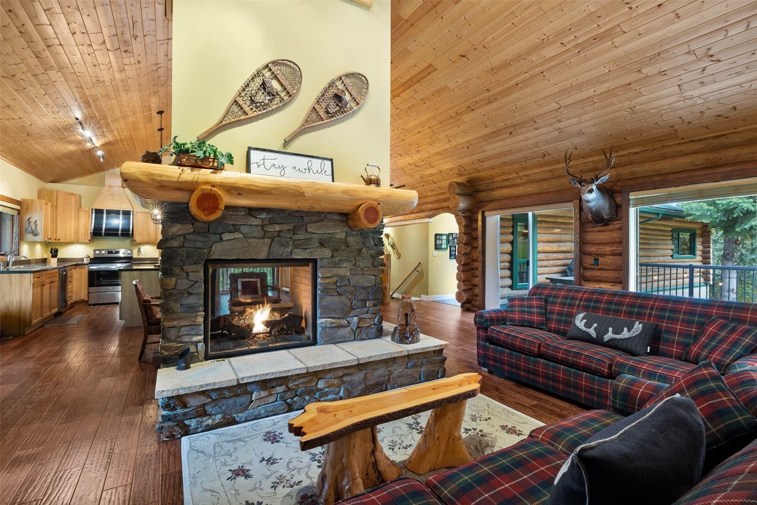 House in Anglemont, British Columbia, Canada 3 - 17622641