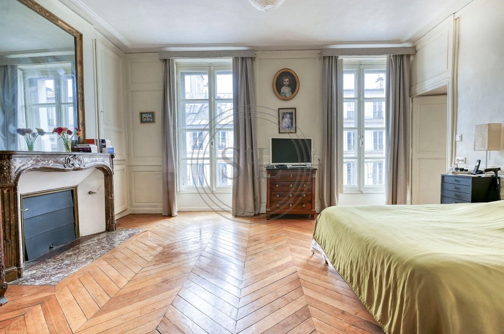Apartment in Domaine National du Château, Versailles, France 5 - 17622356