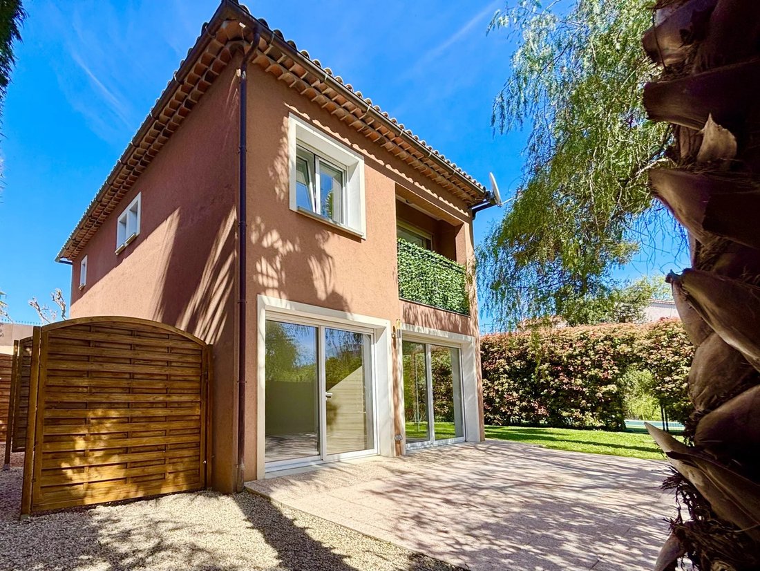 Villa in Antibes, Provence-Alpes-Côte d'Azur, France 2 - 17619917