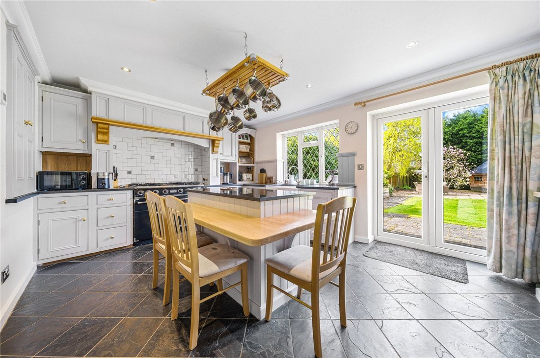 Bungalow in West End, Surrey Heath, England 2 - 17620641